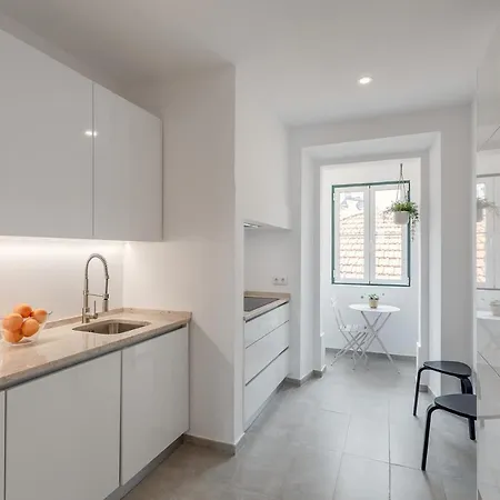 Sunny House - Bright 2 Bedroom W/ Office 리스본