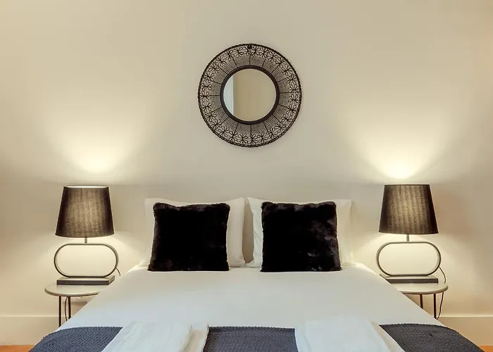 Sunny House - Bright 2 Bedroom W/ Office Appartement *