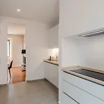 Sunny House - Bright 2 Bedroom W/ Office Daire