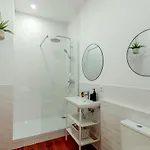 דירה Sunny House - Bright 2 Bedroom W/ Office ליסבון