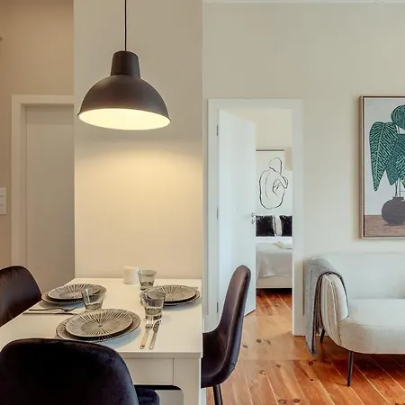 Sunny House - Bright 2 Bedroom W/ Office