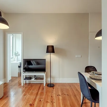 Sunny House - Bright 2 Bedroom W/ Office Lägenhet