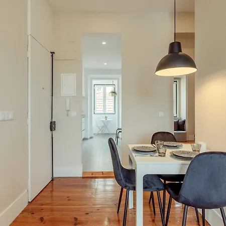 Sunny House - Bright 2 Bedroom W/ Office Lägenhet