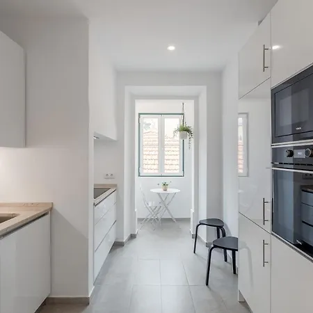 Sunny House - Bright 2 Bedroom W/ Office شقة *