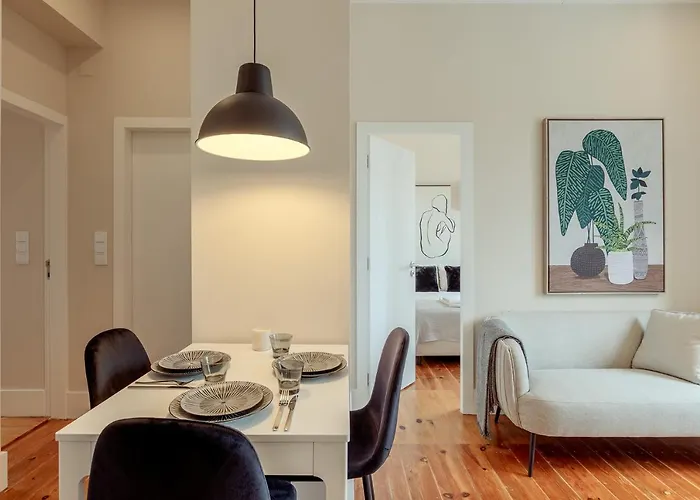 Sunny House - Bright 2 Bedroom W/ Office