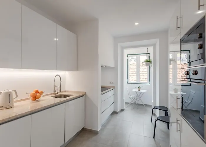 Sunny House - Bright 2 Bedroom W/ Office Lisboa