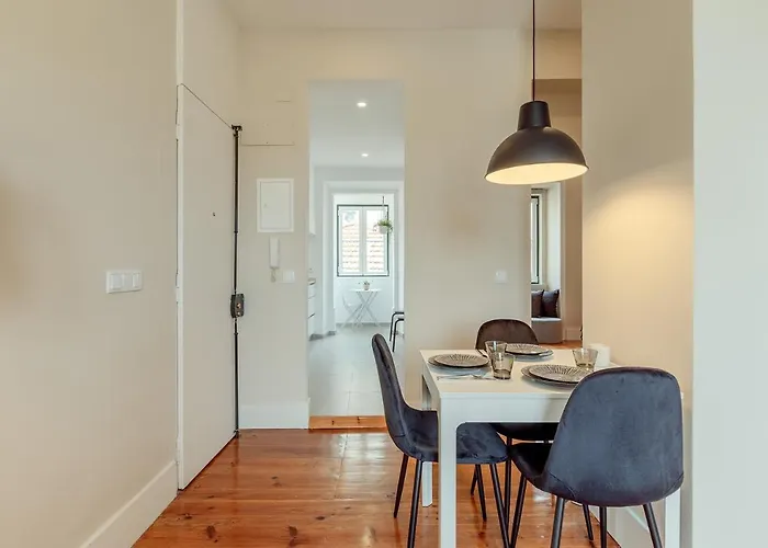 Sunny House - Bright 2 Bedroom W/ Office Lägenhet