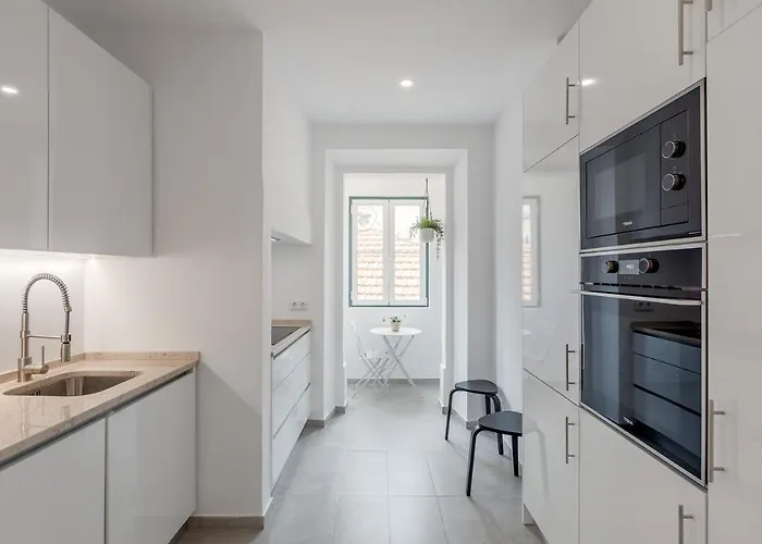 Sunny House - Bright 2 Bedroom W/ Office Lägenhet *