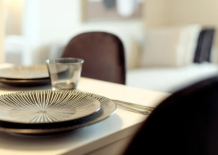 Apartment Sunny House - Bright 2 Bedroom W/ Office *