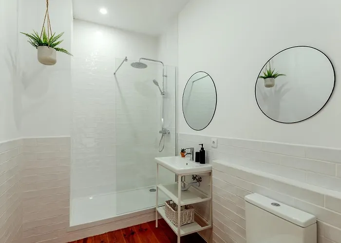 Apartment Sunny House - Bright 2 Bedroom W/ Office Lisbon